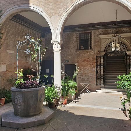 Apartmán Al Mezzanino, Palazzo Torniello Benátky Exteriér fotografie